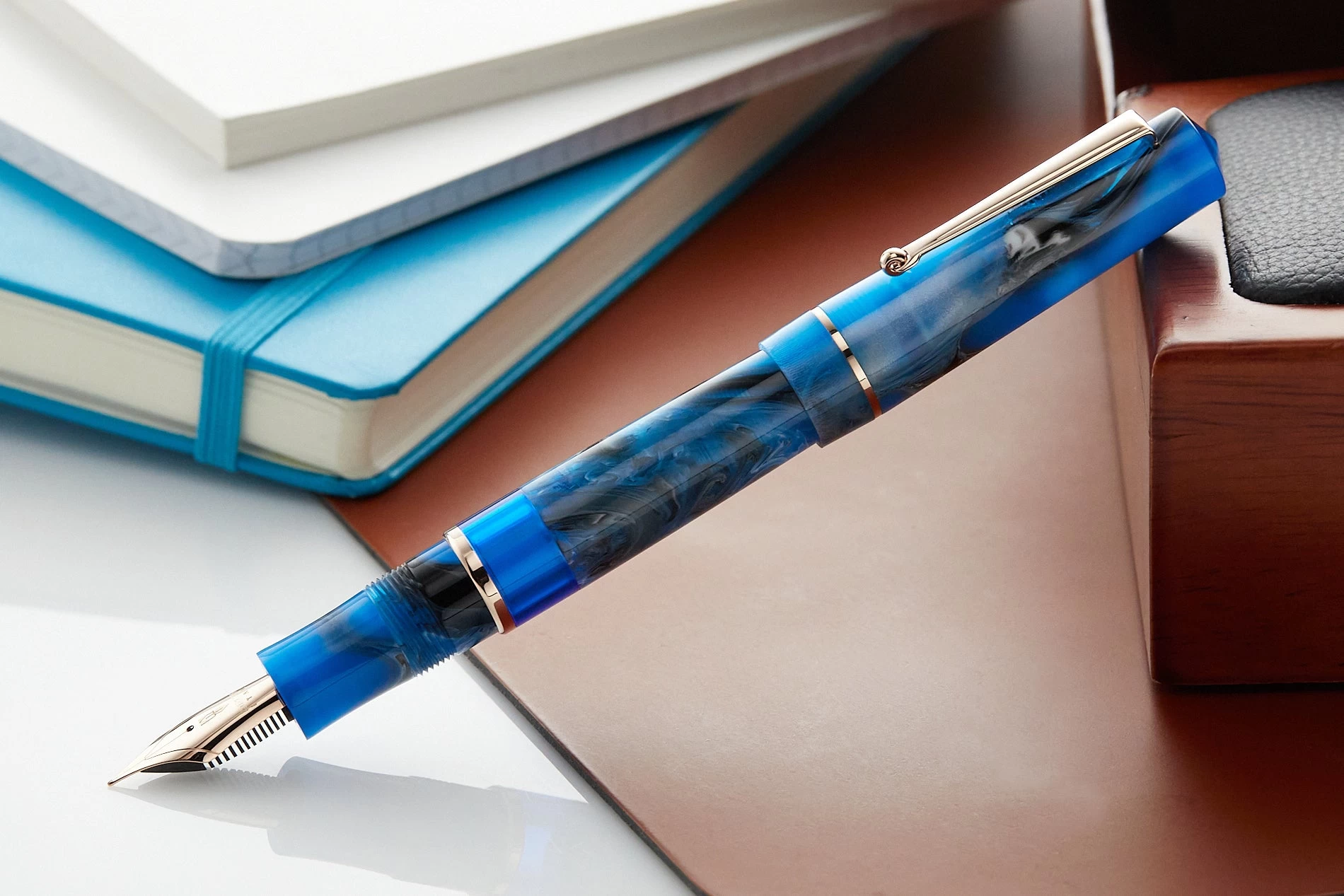 Delta Duna Fountain Pen - Oasis Blue 8 Delta Duna Fountain Pen - Oasis Blue - Image 6