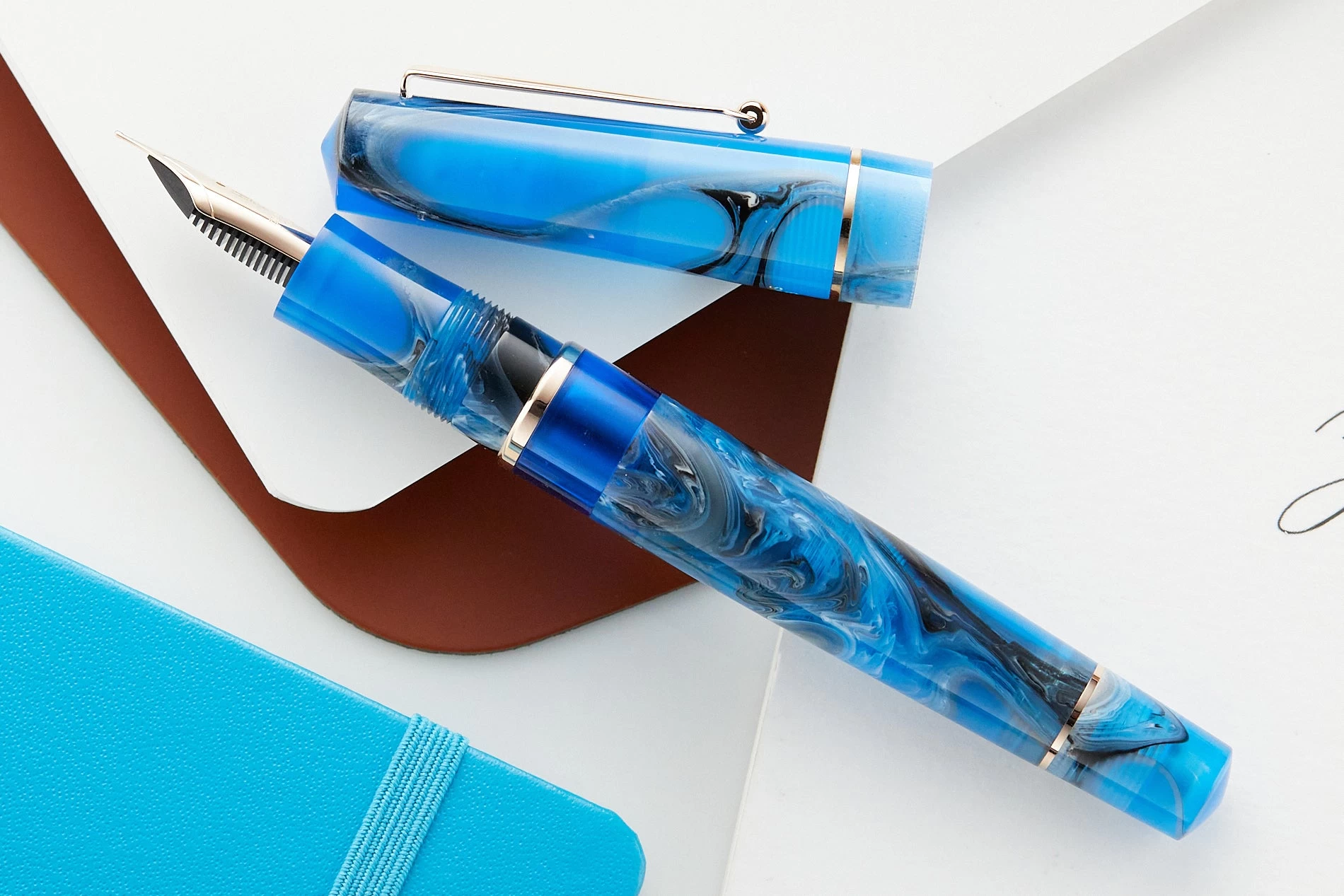 Delta Duna Fountain Pen - Oasis Blue 11 Delta Duna Fountain Pen - Oasis Blue - Image 9