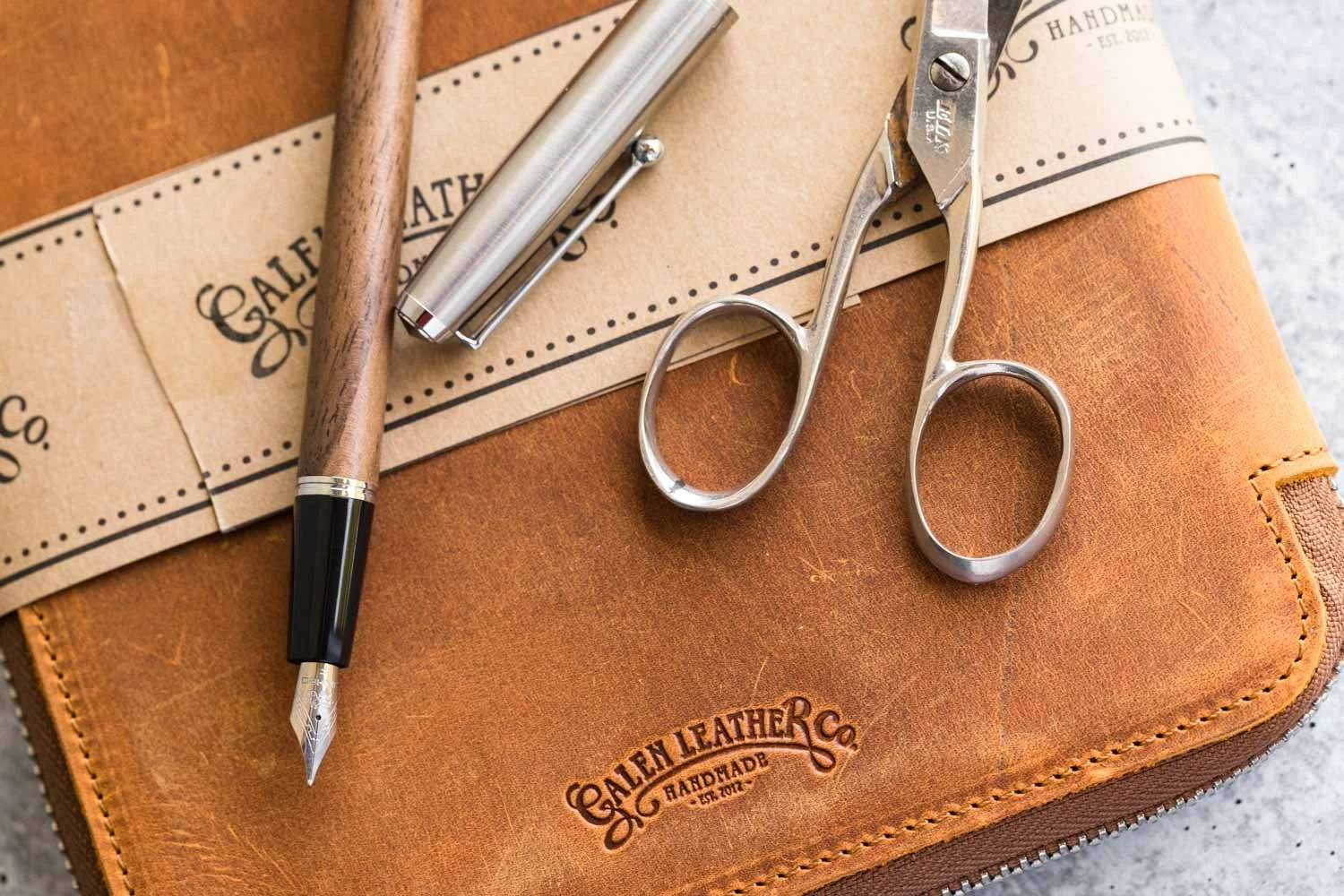 Galen Leather Zippered A5 Notebook Folio - Crazy Horse Brown 12 Galen Leather Zippered A5 Notebook Folio - Crazy Horse Brown - Image 10