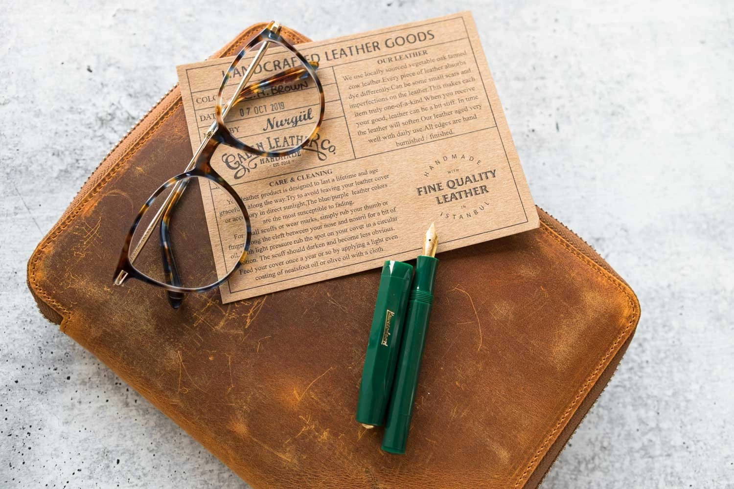 Galen Leather Zippered A5 Notebook Folio - Crazy Horse Brown 8 Galen Leather Zippered A5 Notebook Folio - Crazy Horse Brown - Image 6