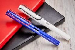 LAMY Safari Fountain Pen - White/black (limited Production) -Office Tools LAMY Safari BlueRed WhiteBlack Group 1 6b4e181b 2e30 4b0f 8fef b2009d71cbd5