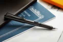 LAMY Safari Fountain Pen - Charcoal -Office Tools Lamy Safari Charcoal 2