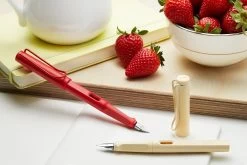 LAMY Safari Fountain Pen - Cream (special Edition) -Office Tools Lamy Safari SE Strawberry Cream group 1