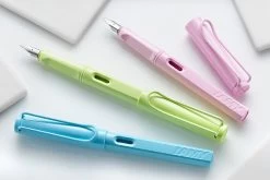 LAMY Safari Fountain Pen - Lightrose (special Edition) 27 LAMY Safari Fountain Pen - Lightrose (special Edition) -Office Tools Lamy Safari deelite Aquasky Lightrose Springgreen group 1 32f8055d dcb5 43bc a1d7 c45be74fb2bd
