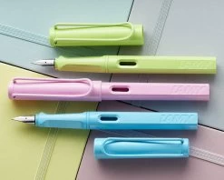 LAMY Safari Fountain Pen - Aquasky (special Edition) -Office Tools Lamy Safari deelite Aquasky Lightrose Springgreen group 2 f4b6fcbf 7e1e 4c9b 9284 1b2b6c1e7946