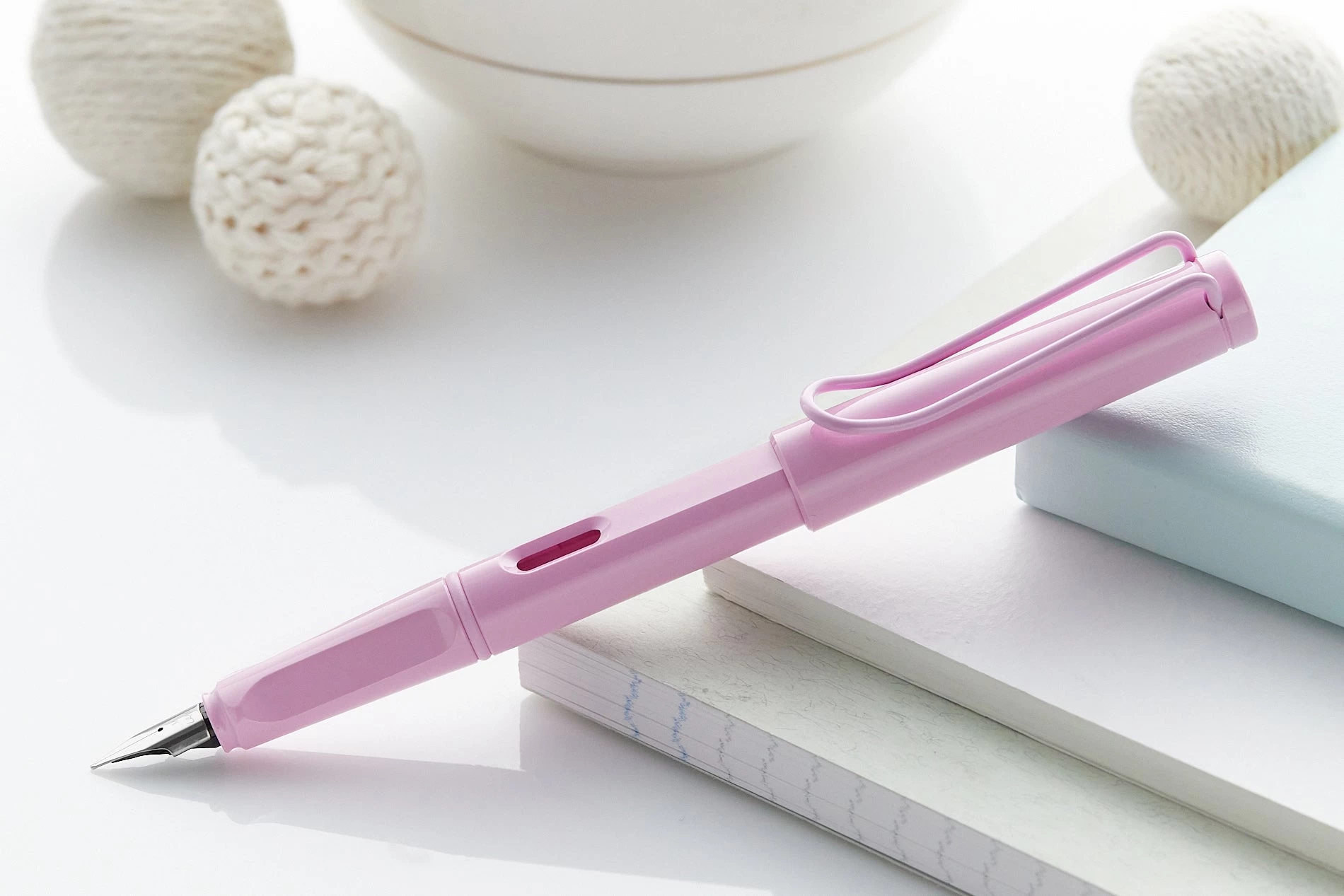 LAMY Safari Fountain Pen - Lightrose (special Edition) 8 LAMY Safari Fountain Pen - Lightrose (special Edition) - Image 6