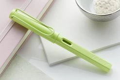 LAMY Safari Fountain Pen - Springgreen (special Edition) -Office Tools Lamy Safari deelite Springgreen 1
