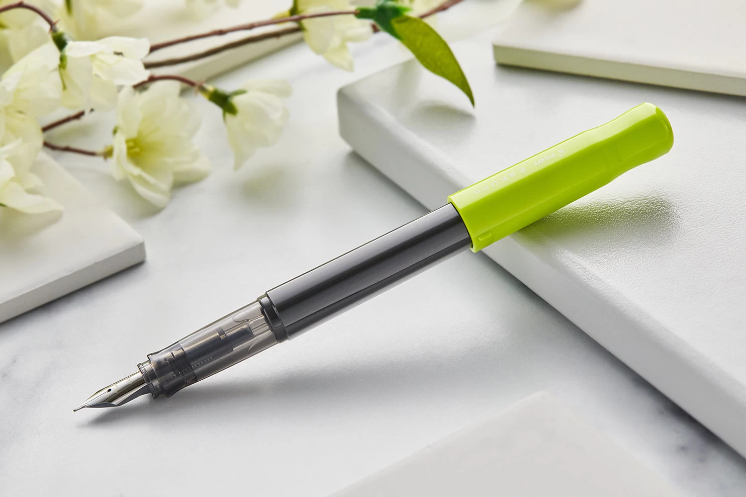 Pilot Kakuno Fountain Pen - Lime Green/Gray 7 Pilot Kakuno Fountain Pen - Lime Green/Gray - Image 5
