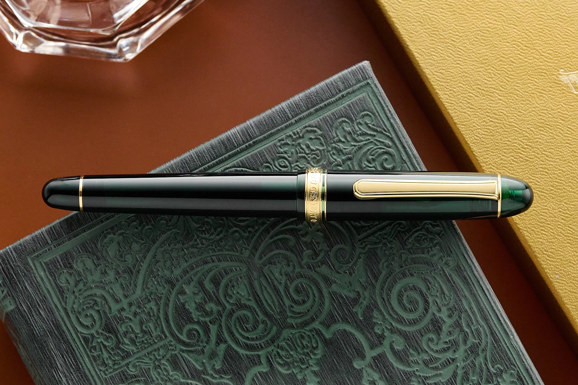 Platinum #3776 Century Fountain Pen - Laurel Green/Gold 8 Platinum #3776 Century Fountain Pen - Laurel Green/Gold - Image 6