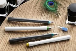 Sailor Hocoro White Dip Pen & Nib - Fude 17 Sailor Hocoro White Dip Pen & Nib - Fude -Office Tools Sailor Compass Hocoro Pens Nibs group 1 e1884495 157e 4d0d b5c9 c6b1fa7f0fa4