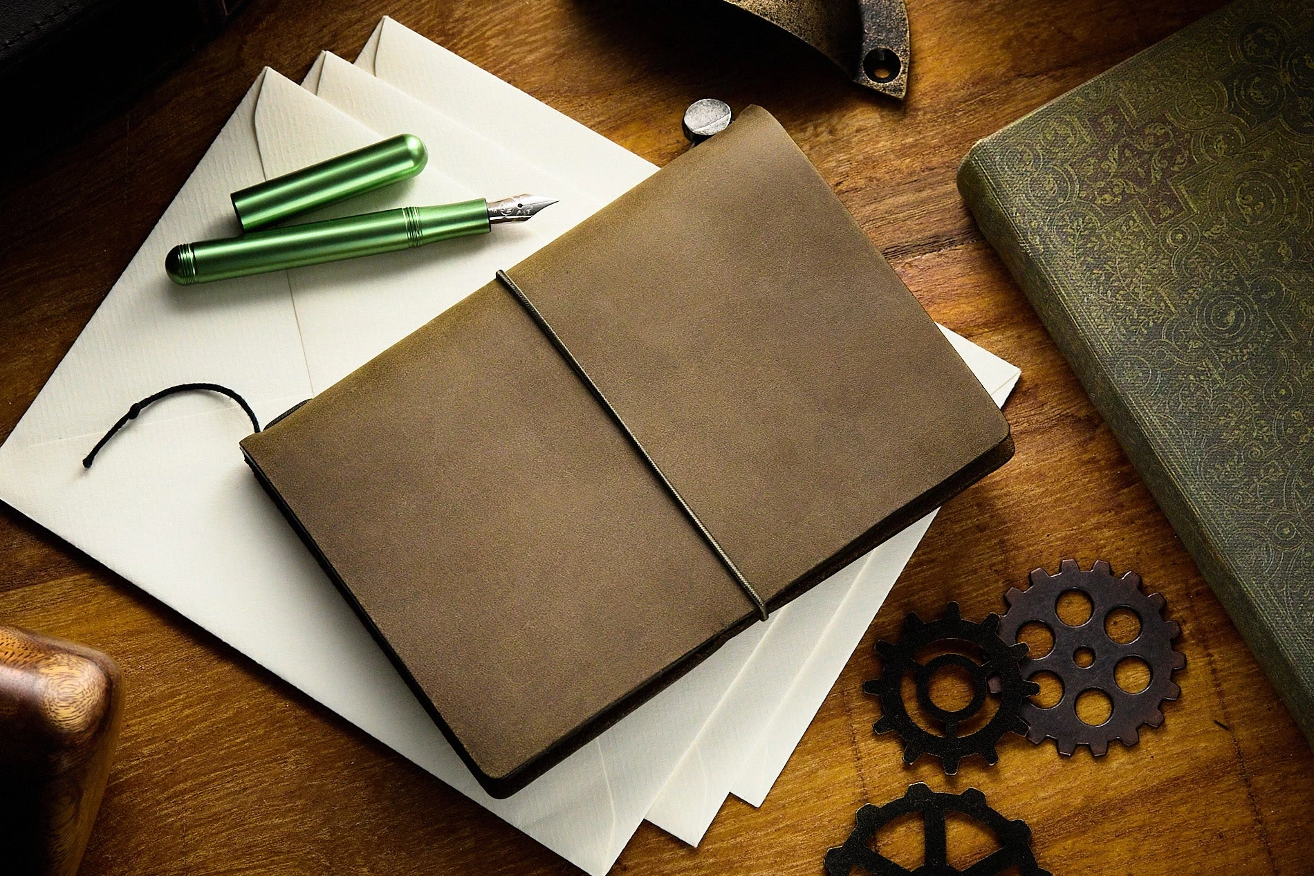 Traveler's Notebook - Olive (Passport) 6 Traveler's Notebook - Olive (Passport) - Image 4